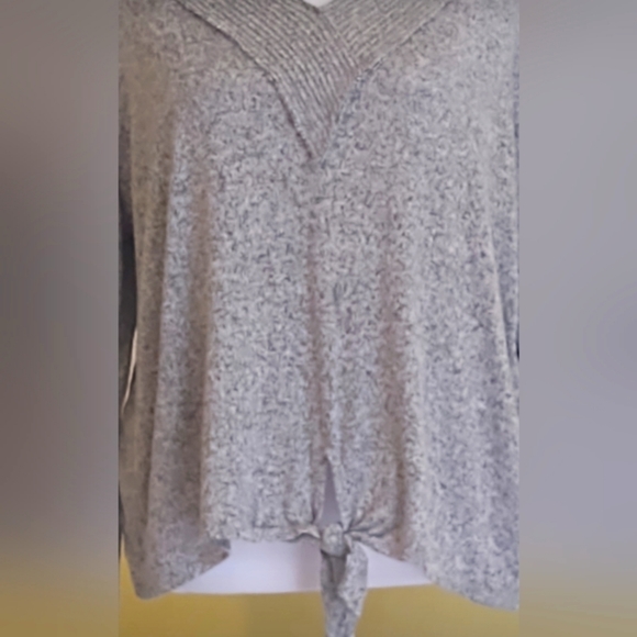 COMFY V-Neck Sweater - Picture 2 of 3